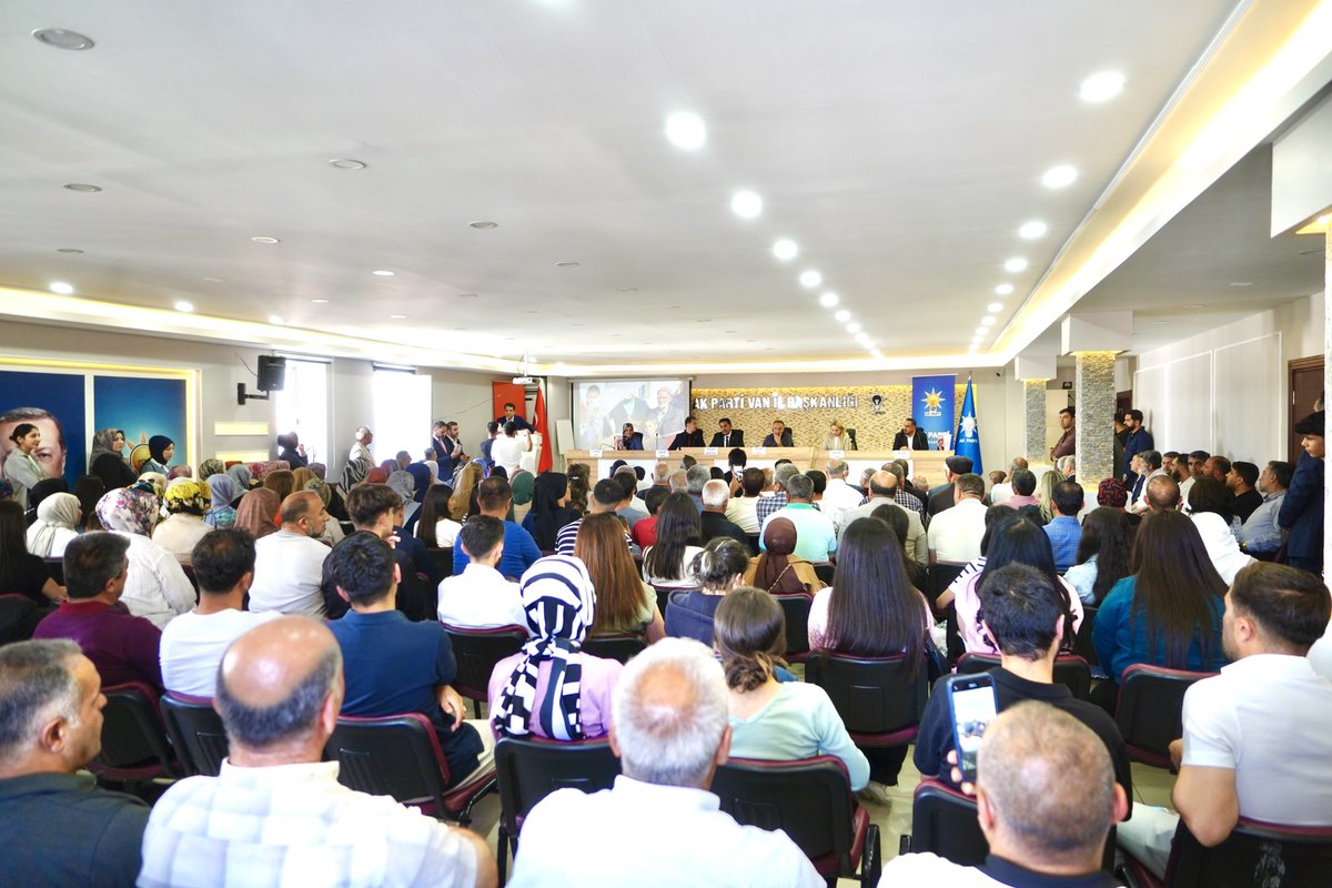 AK Parti İpekyolu İlçe Başkanlığı (@ipekyoluakparti) on Twitter photo İl Başkanımız Sn. Abdulahat Arvas, Genel Merkez Mdk üyemiz Sn. Zahir Soğanda önceki dönem il başkanlarımız ve ilçe başkanlarımızla birlikte çok kalabalık ve coşkulu bir İpekyolu ilçe danışma meclisi gerçekleştirdik! #İpekyolu
<a href="/ArvasAbdulahat/">Abdulahat Arvas</a>
<a href="/YavuzKusanVan/">Yavuz Kuşan</a> İl Başkanımız Sn. Abdulahat Arvas, Genel Merkez Mdk üyemiz Sn. Zahir Soğanda önceki dönem il başkanlarımız ve ilçe başkanlarımızla birlikte çok kalabalık ve coşkulu bir İpekyolu ilçe danışma meclisi gerçekleştirdik! #İpekyolu
<a href="/ArvasAbdulahat/">Abdulahat Arvas</a>
<a href="/YavuzKusanVan/">Yavuz Kuşan</a>