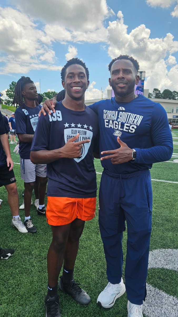 EElibert2027's tweet image. Straight balled out today at Georgia Southern Camp! Locked up and knocked down
everything that came my way. Grateful for the opportunity to compete and connect with @CoachSafford  and great conversation  #LockDownDB #GoEagles #The25thFactor