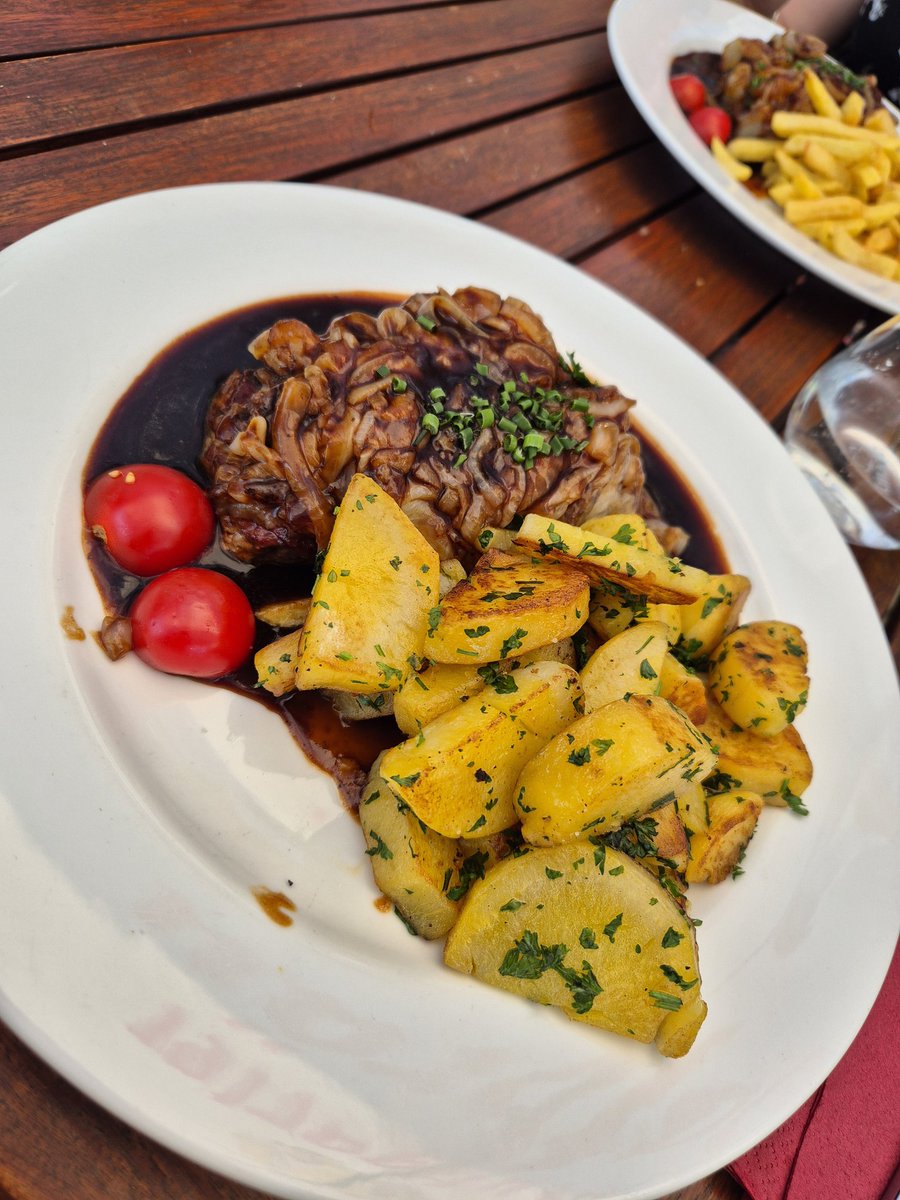 Rostbraten mit Bratkartoffeln 🥩