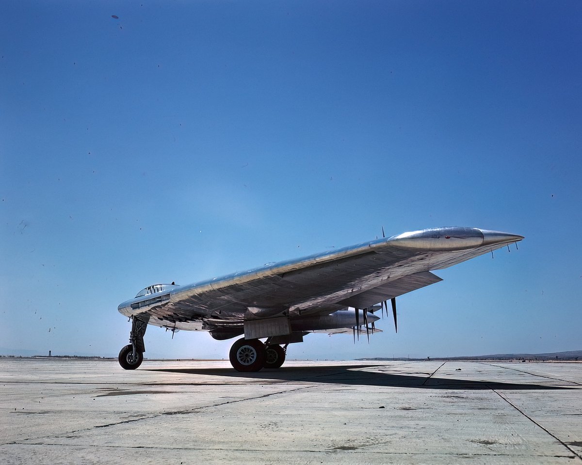 thevidgoo's tweet image. The Northrop B-2s heading out to harms way today come from a long lineage of Northrop flying wings that flew before them. The first bomber was the propellor powered B-35