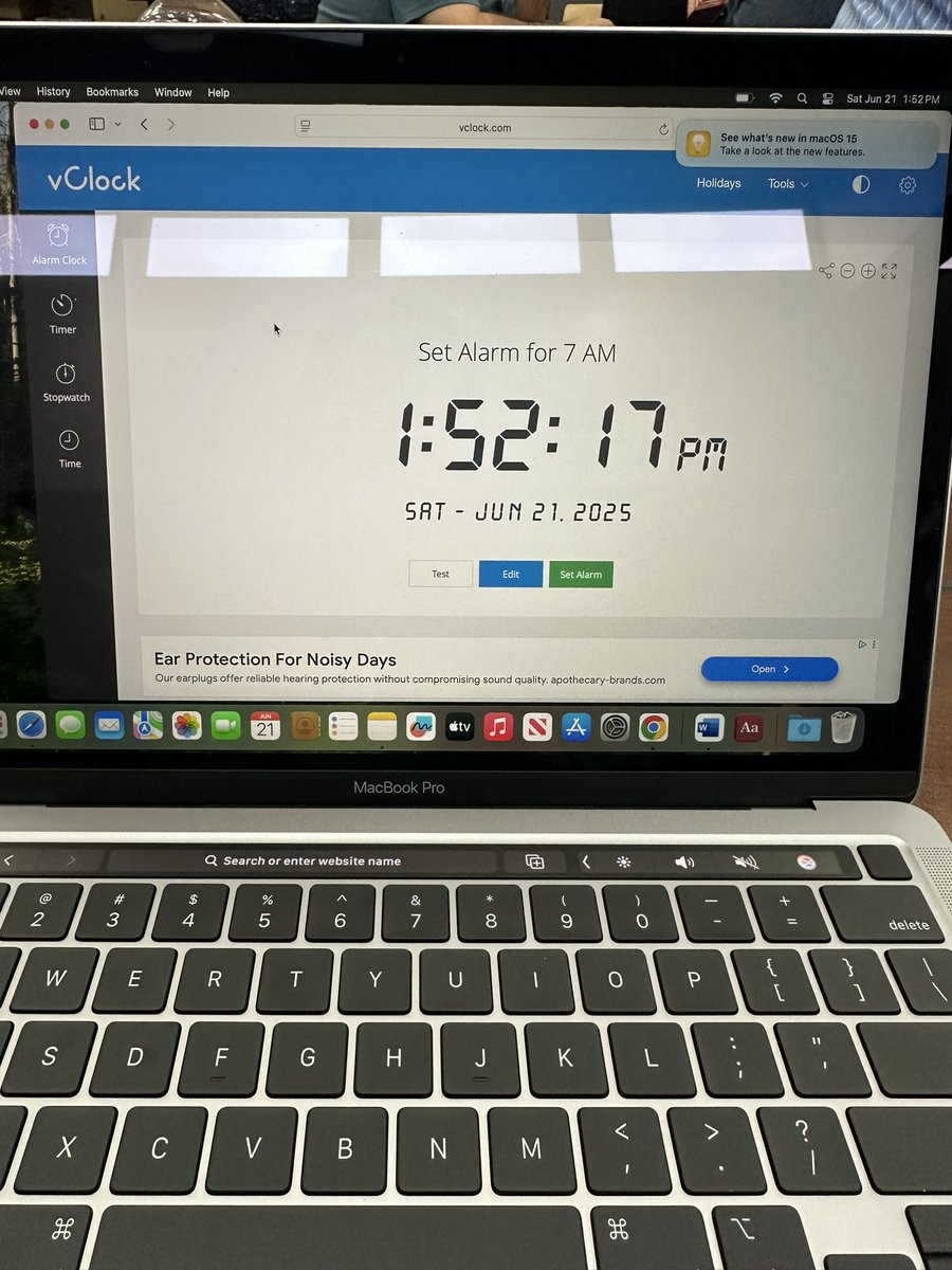 BiancaLozano718's tweet photo. A useful tip that I absolutely love using the command +space bar is creating an alarm. This would be useful in the classroom in creating a timer for an activity . 
@cgarza0930 @msgracia15 @pily579 @Leticia_FF77 @KarinaMarin @SaraLeeSanchez2 #LJTECHi3 @LaJoyaISDEdTech https://t.co/q3Sq9jQ5b9