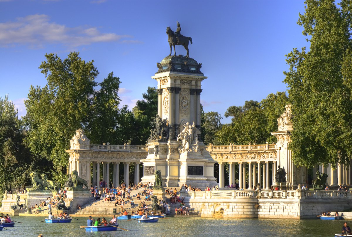 ¿Sabías que el lago del Retiro de Madrid fue construido hace 400 años para recrear batallas navales?

Durante 4 siglos ha sido escenario de espectáculos, experimentos científicos y hasta un intento de asesinato. Esta es su increíble historia.

Tira del hilo 🧵👇🏽👇🏽👇🏽