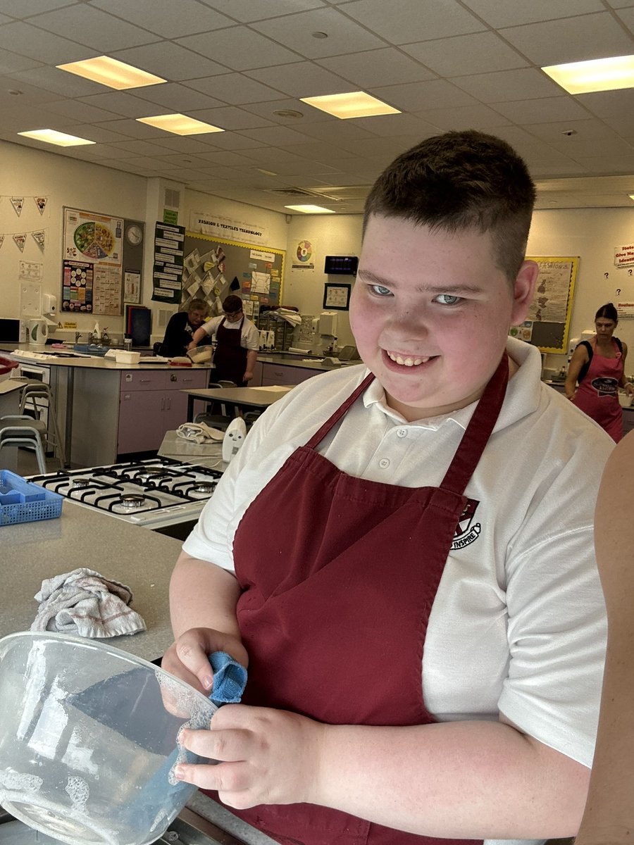AlloaEASN's tweet image. Pupils worked brilliantly on Friday in Home Economics with Mrs Stewart. They were mixing, measuring, and learning new skills in the kitchen. Well done team! @AlloaAcademyHE @AlloaAcademy #LifeSkills #LearningThroughDoing