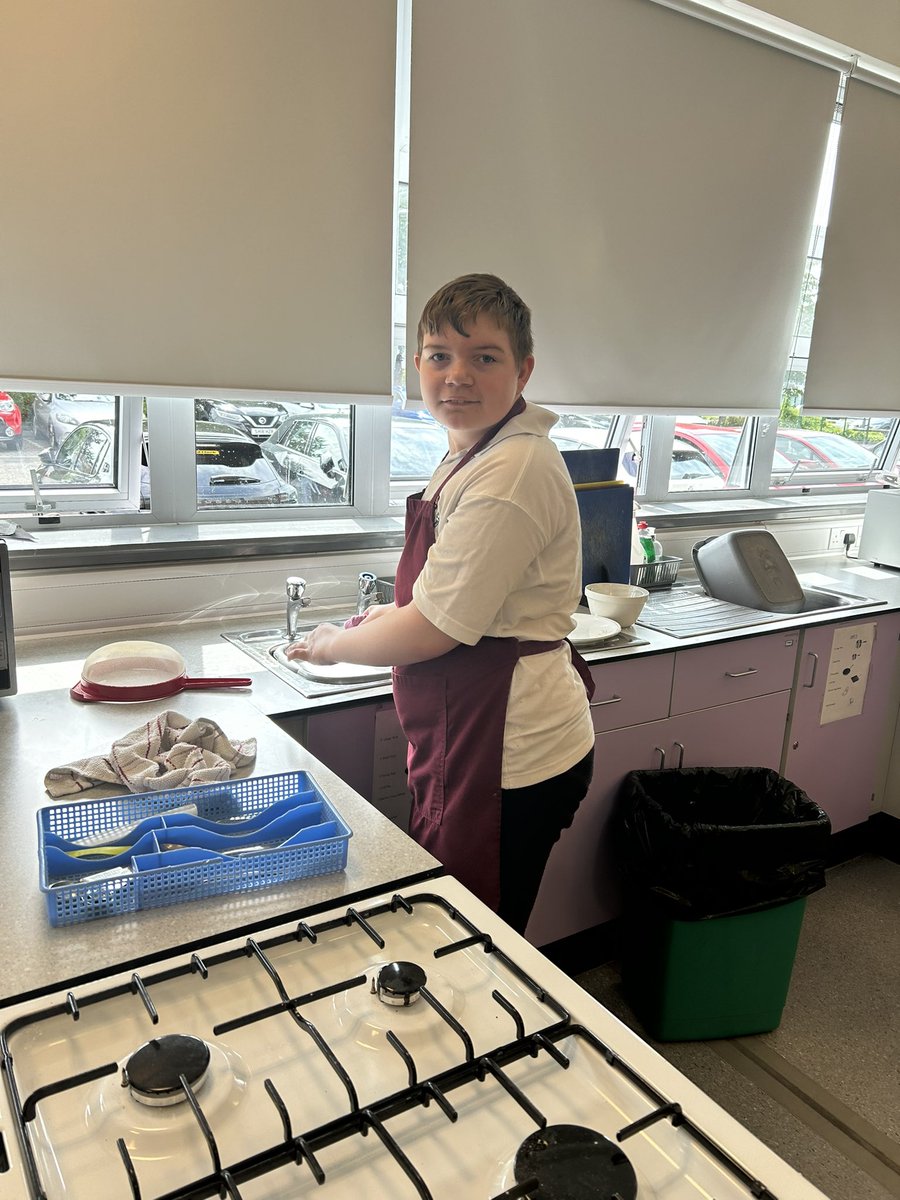 AlloaEASN's tweet image. Pupils worked brilliantly on Friday in Home Economics with Mrs Stewart. They were mixing, measuring, and learning new skills in the kitchen. Well done team! @AlloaAcademyHE @AlloaAcademy #LifeSkills #LearningThroughDoing