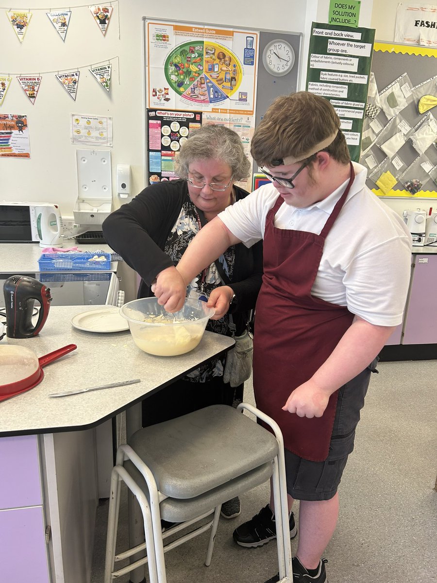 AlloaEASN's tweet image. Pupils worked brilliantly on Friday in Home Economics with Mrs Stewart. They were mixing, measuring, and learning new skills in the kitchen. Well done team! @AlloaAcademyHE @AlloaAcademy #LifeSkills #LearningThroughDoing