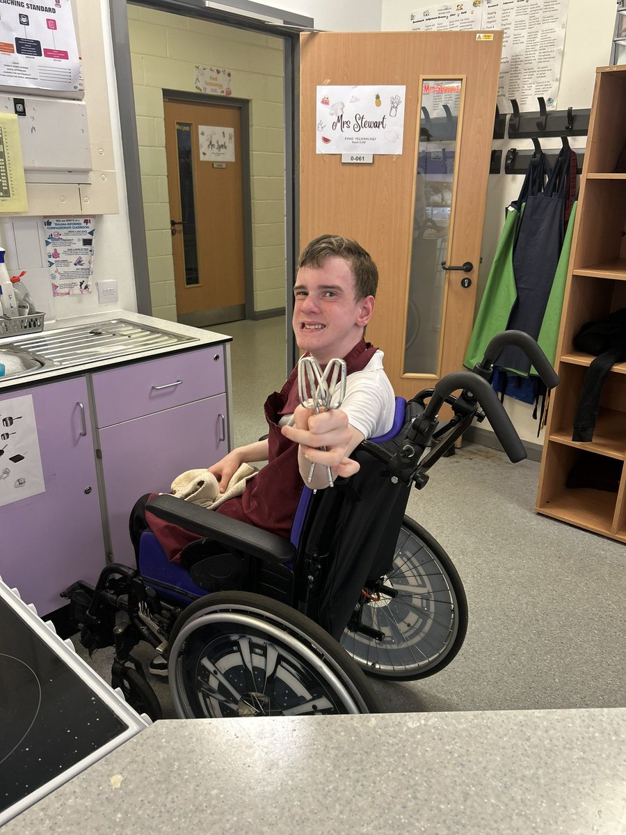 AlloaEASN's tweet image. Pupils worked brilliantly on Friday in Home Economics with Mrs Stewart. They were mixing, measuring, and learning new skills in the kitchen. Well done team! @AlloaAcademyHE @AlloaAcademy #LifeSkills #LearningThroughDoing