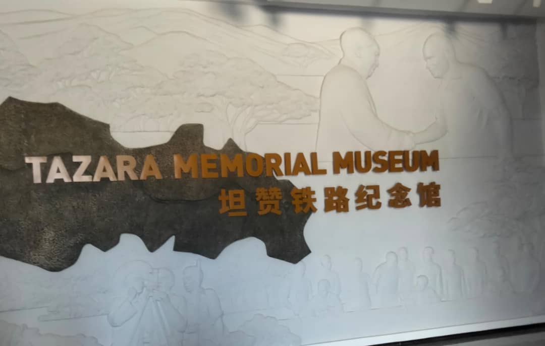 MutaliBeatrice's tweet image. With Wenyan Yang (RC Designate for Botswana) & Cissy Kabasuuga (WFP CD) visited TAZARA Memorial Park in Chongwe... honors workers who lost lives during project. It stands as a symbol of traditional China-Africa friendship, development, cooperation & path to peace and prosperity.