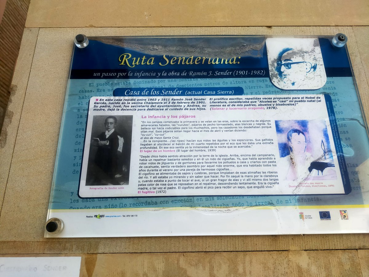 En la placa que indica dónde estuvo la casa de los Sender en Alcolea de Cinca se puede leer un fragmento de «El lugar de un hombre». Muy bien lo hemos pasado en nuestra visita (a pesar del calor 🫠).