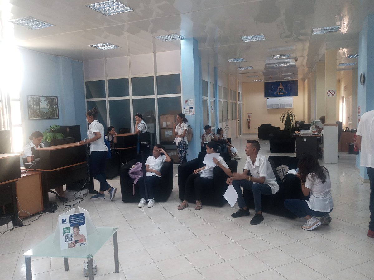 Atención priorizada a los estudiantes universitarios en las unidades comerciales de <a href="/ETECSA_Cuba/">ETECSA</a> en #Guantánamo. Acompañándolos para que puedan completar los trámites necesarios y acceder así a la compra del Plan Sectorial.
#EtecsaConCuba 
#UnidosPorCuba