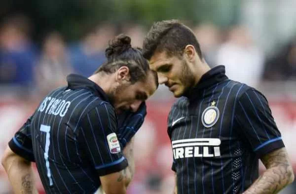 HeelGianz's tweet photo. Dalla tv sta maglia dà queste esatte vibes https://t.co/AAVDqgQK63