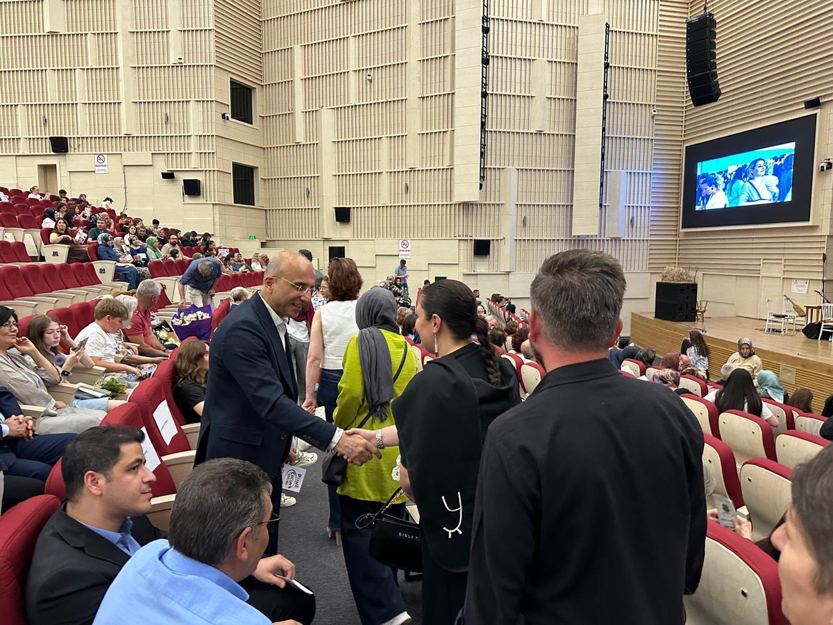 gencaskn's tweet photo. Psine Çocuk Kulübü’nün yıl sonu gösterisine katıldık. Çocuklarımızın sahnedeki özgüveni, emeği ve gelişimi hepimize gurur verdi. Başta çocuklarımız olmak üzere, katkı sunan tüm öğretmenleri ve aileleri yürekten kutluyorum.
#Psine #YılSonuGösterisi #Kayseri #ErciyesKültürMerkezi #KAFDER