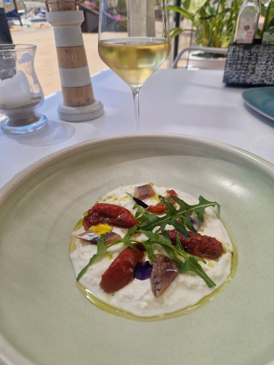 Tela Marinera 😯

Disfrutando de la buena gastronomía del restaurante Tela Marinera del hotel Sallés Marina Badalona, con este fantástico Ca N'Estruc Xarel•lo 2023🍷

#wine #winelover #sommelier #vilaviniteca #canestruc #vicatala  #docatalunya #gastronomy #hotel #uvasfelices