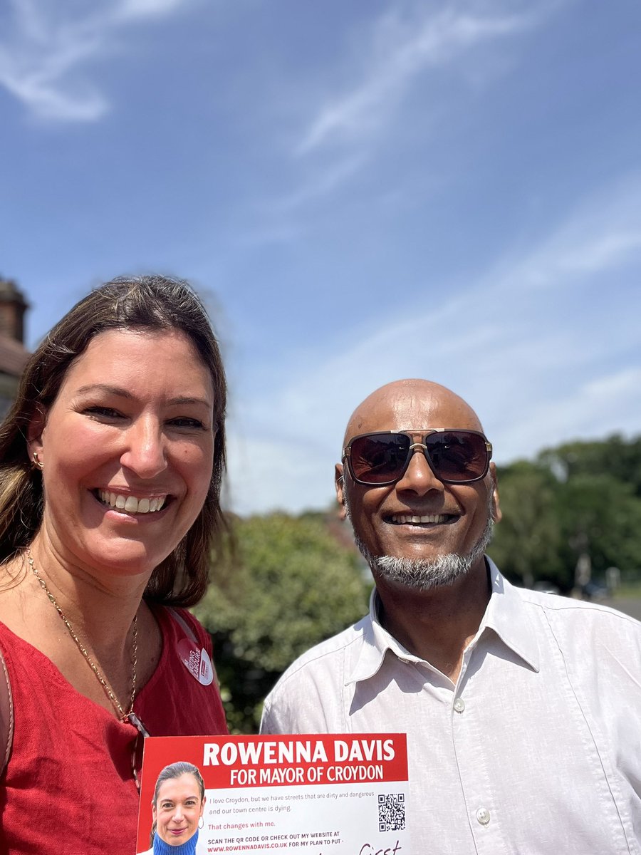 🔥 Hot day out canvassing in Norbury Park with Labour’s Mayoral candidate Rowenna Davis putting people first!

Residents raised
🚮 Fly tipping
🚗 Dangerous speeding

Rowenna is listening. It’s important we get our town centre back, have clean and safe streets. 🌹 
 #PeopleFirst