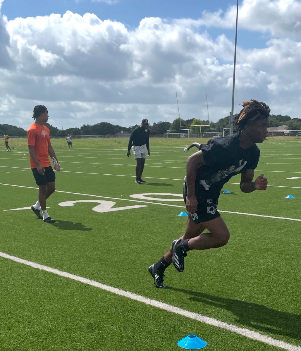 CoachFields225 (@coachfields225) on Twitter photo Great work today at ECU camp
Today! Get 1% better each day! These guys are only Juniors!
<a href="/LitrentaJohn/">John Litrenta</a>
<a href="/NDallasFootball/">NDBulldogFootball</a> <a href="/CoachPerez48/">Carlos Perez</a> <a href="/Coach_Arellano/">Anthony Arellano</a>
<a href="/mike_paul01/">Michael Paul</a>
<a href="/DeboDynamic10/">DeKorian “Debo” Collins</a> Great work today at ECU camp
Today! Get 1% better each day! These guys are only Juniors!
<a href="/LitrentaJohn/">John Litrenta</a>
<a href="/NDallasFootball/">NDBulldogFootball</a> <a href="/CoachPerez48/">Carlos Perez</a> <a href="/Coach_Arellano/">Anthony Arellano</a>
<a href="/mike_paul01/">Michael Paul</a>
<a href="/DeboDynamic10/">DeKorian “Debo” Collins</a>