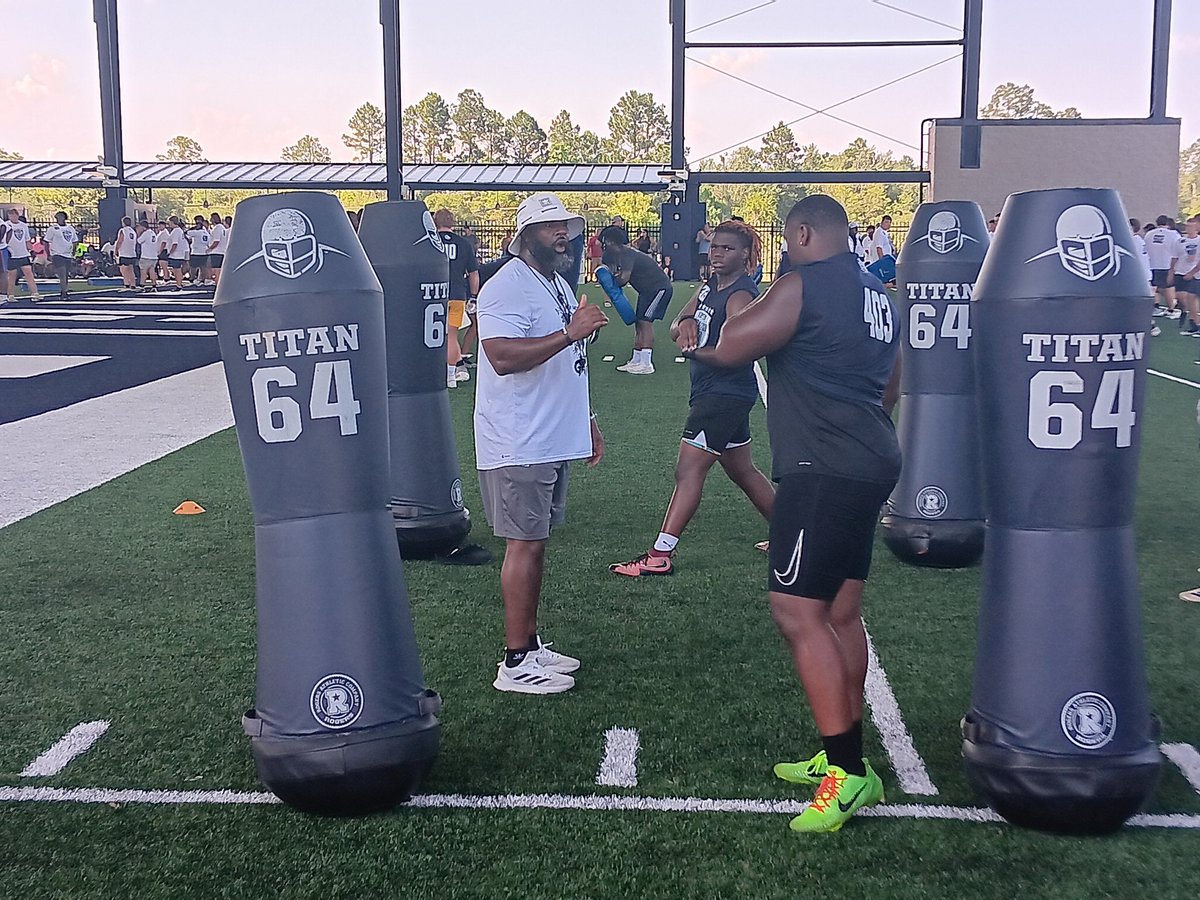 Finally, one of the offers I have been waiting for for a while now. Big thanks to Coach Helton and the Georgia Southern coaching staff for offering me today. Right here in my own backyard. I still can eat mommas good old cooking. Lol!! 🙏

Braylon Cone 
2027 DL Prospect 
6ft