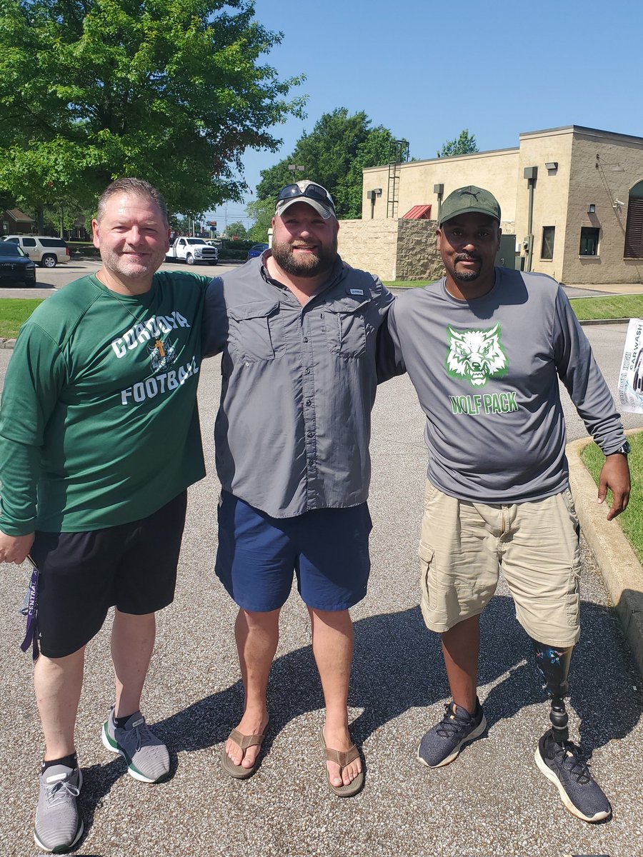 Cordova Wolfpack Football 
We appreciate ole #73 Raymond Hunt for stopping by to support the WOLFPACK!!!
Raymond was a Defensive End and Deep Snapper for Cordova and Cumberland University.  He continues to help us out by purchasing stadium banners and supporting the various