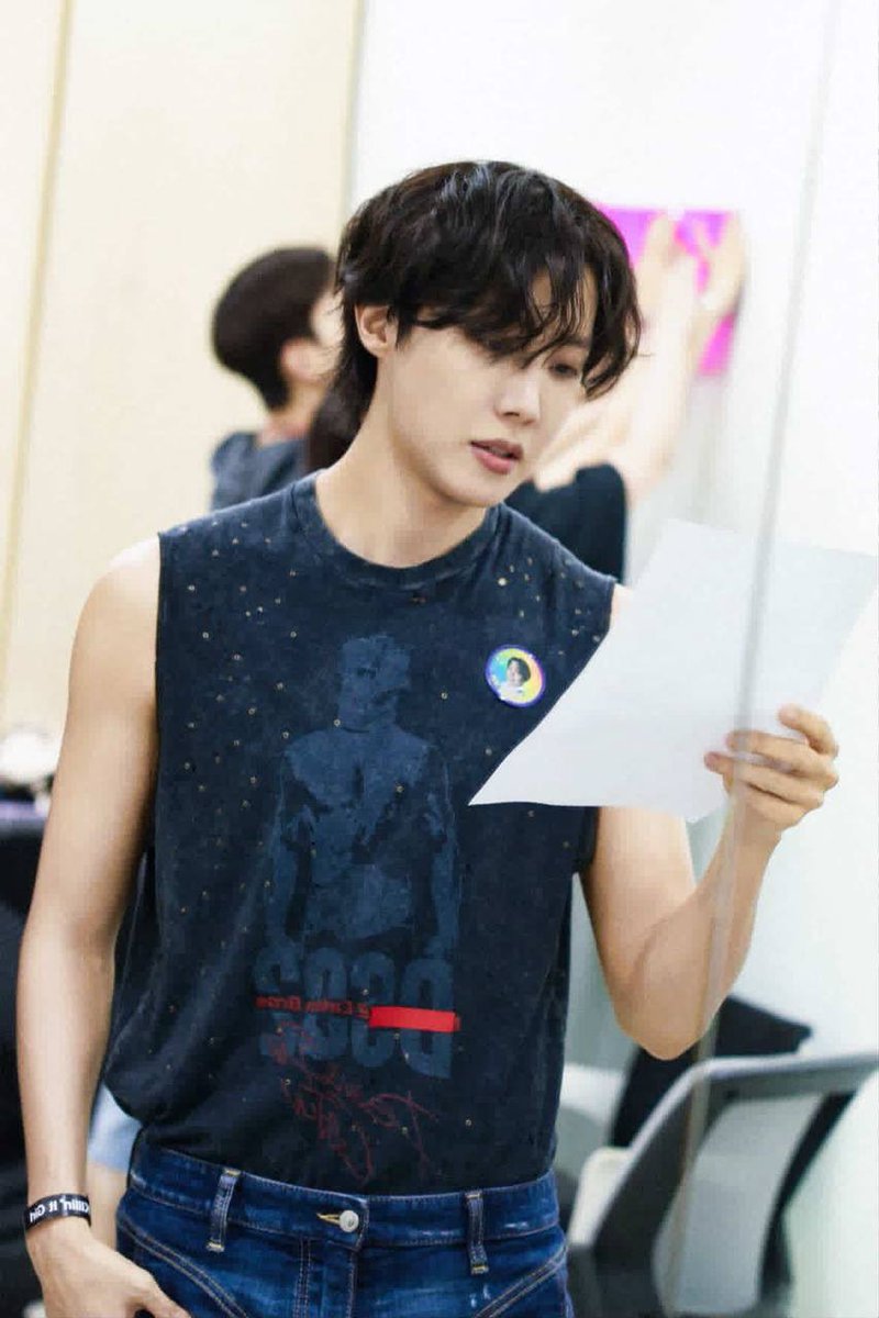 Me7with's tweet image. Actualización del canal #HopeTo de BTS en Instagram ! 

💜: Hobi, que solo conoce a ARMY💜

Link del canal: instagram.com/channel/AbYmW6…

#BTS