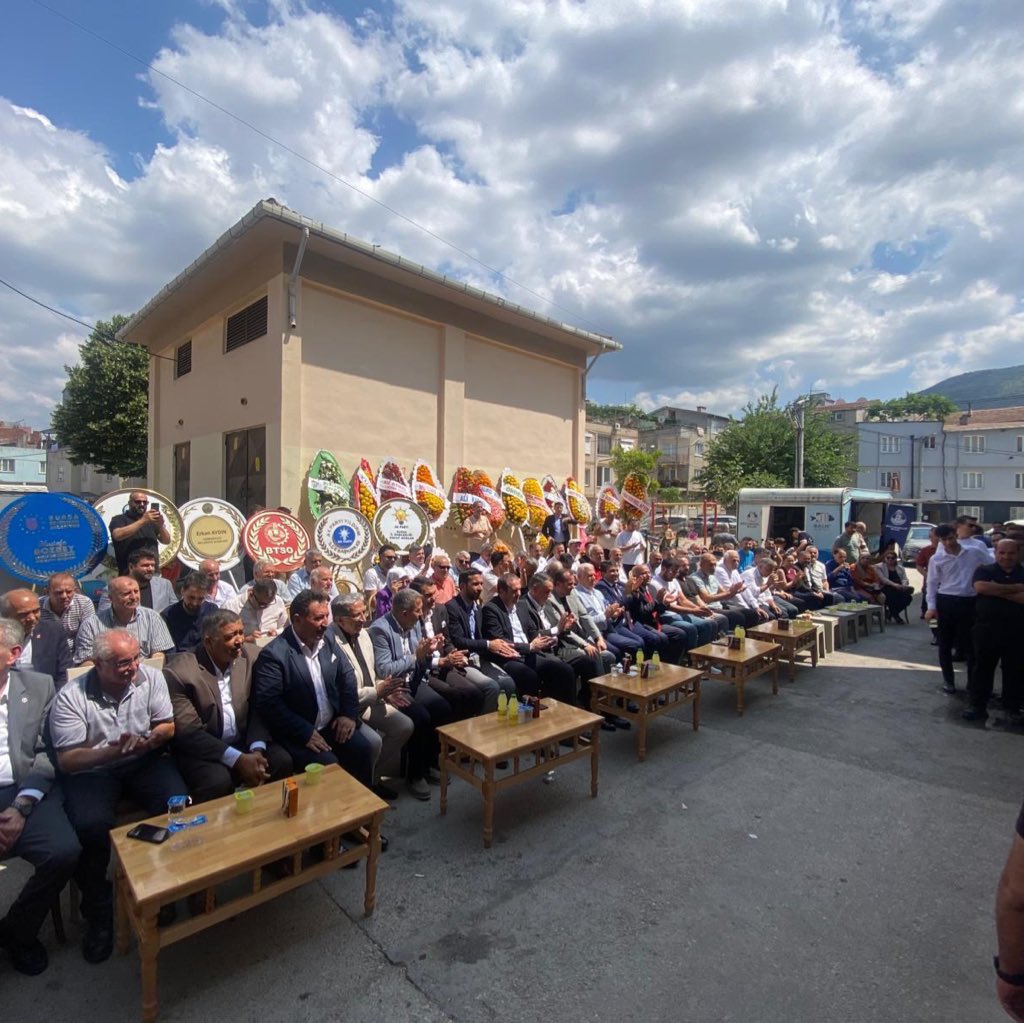 Bursa’da yaşayan Siirtli hemşehrilerimizle bir araya gelerek, Bursa Siirtliler İl Derneği’nin açılışını gerçekleştirdik. Siirt’in köklü kültürünü yaşatmak ve hemşehrilik bağlarını güçlendirmek amacıyla kurulan bu derneğin, tüm hemşehrilerimizin birlik ve beraberliğine katkılar