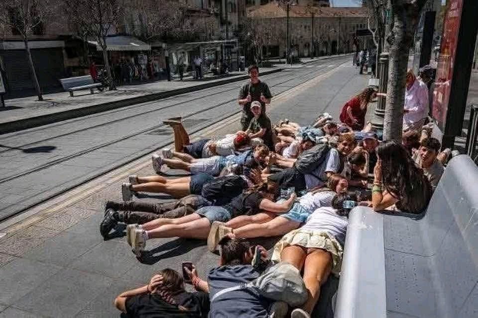 اليهوديات مبورات في شوارع تل ابيب🤣🤣🤣🤣🤣