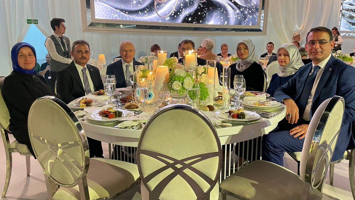 Ahlatçı ve Engin ailelerinin kıymetli evlatları Ahmet Emin ile Elif’in düğünlerine katılarak mutluluklarını paylaştık. Sevgili gençlerimizi ve ailelerini tebrik ediyor, ömür boyu mutluluklar diliyorum.