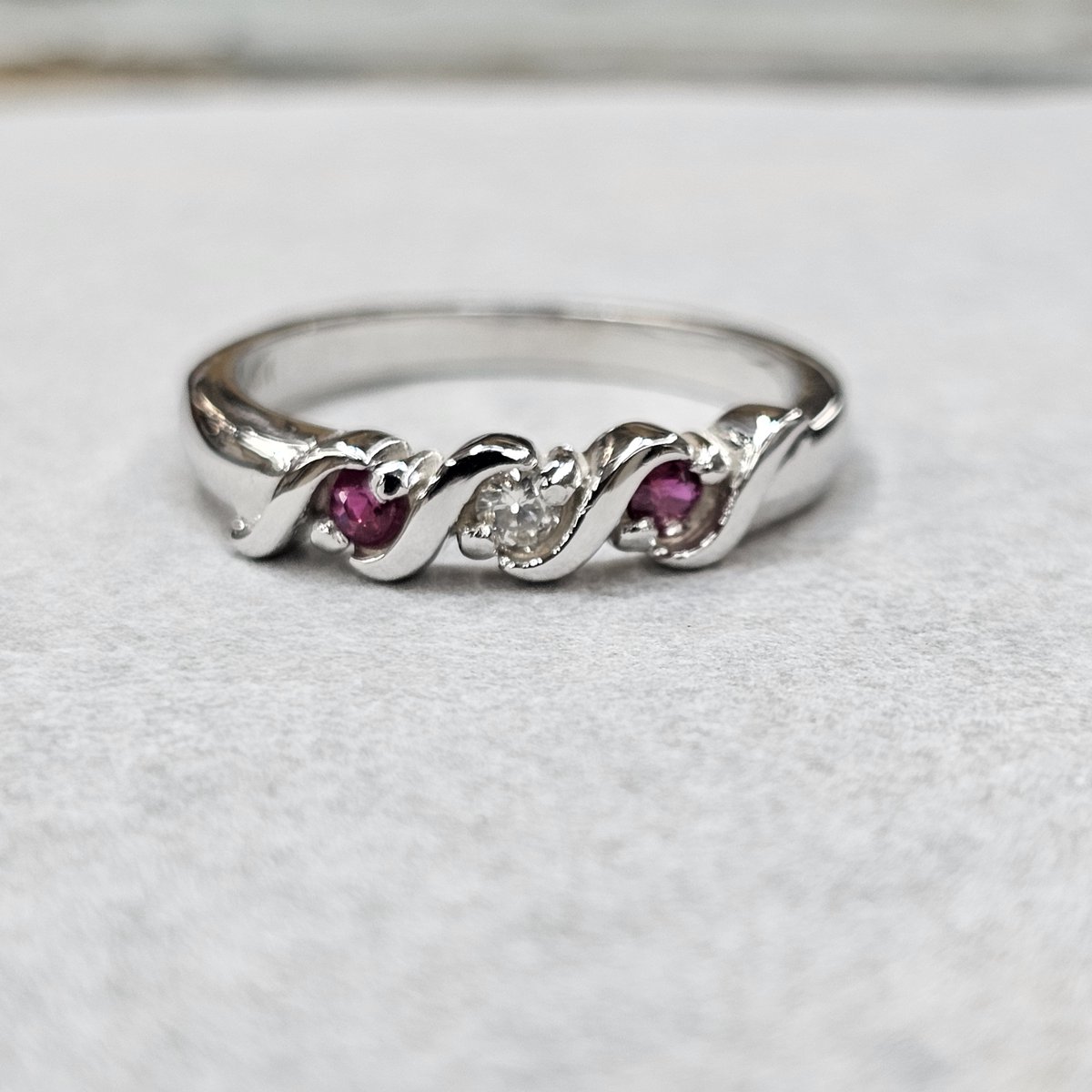 CJs_Jewelers's tweet photo. A few custom pieces from this week.  . #customjewelry #okcjeweler #oklahomajeweler #ovaldiamond #jewelrymaking #jewelryrepair #wemakejewelry #rubies #cross #diamondcross https://t.co/MRtmekJ9R5