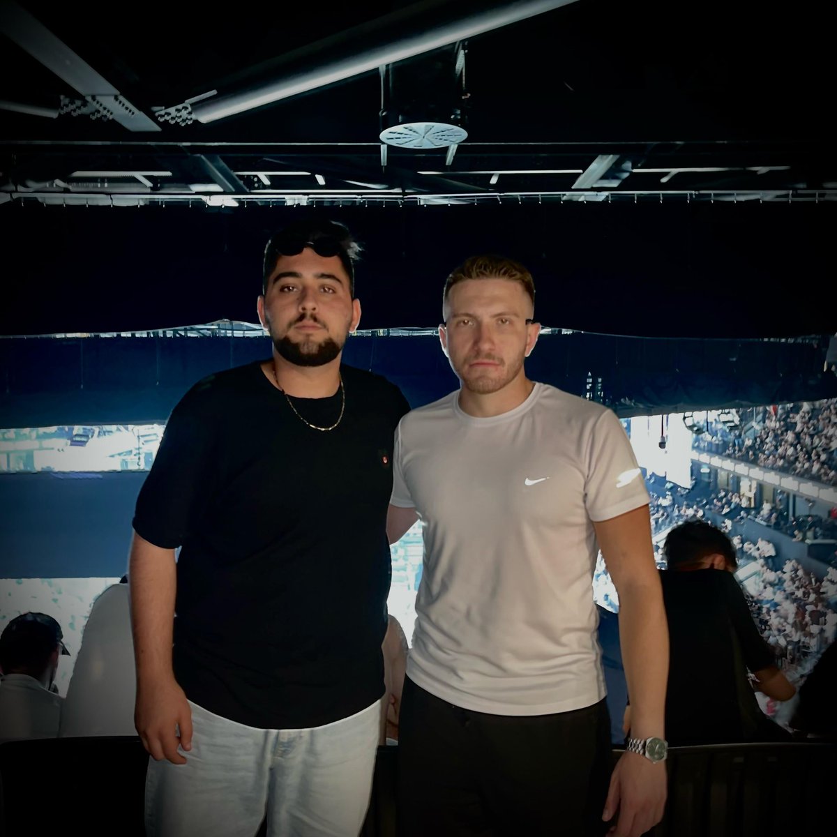 KOŞTUK PEŞİNDEN BİR ÖMÜR BOYU !

Temsilciliğimiz olarak Beşiktaş’ımızı basketbol finalinin serisinin 3. maçında yalnız bırakmadık.