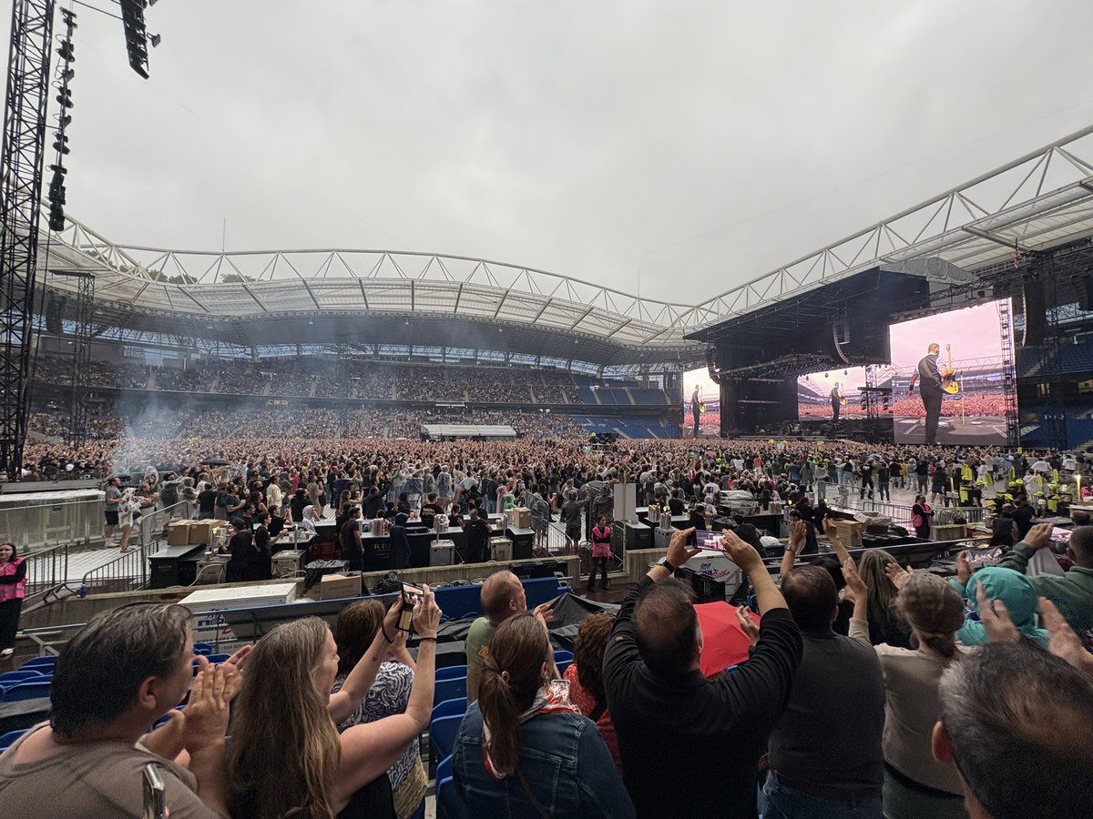 FernandoPiquer's tweet image. Bruce Springsteen es de @MovistarKOI 

🤘🤘🤘🤘