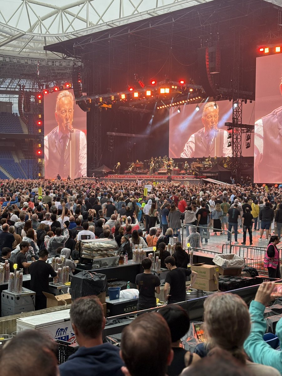 FernandoPiquer's tweet image. Bruce Springsteen es de @MovistarKOI 

🤘🤘🤘🤘