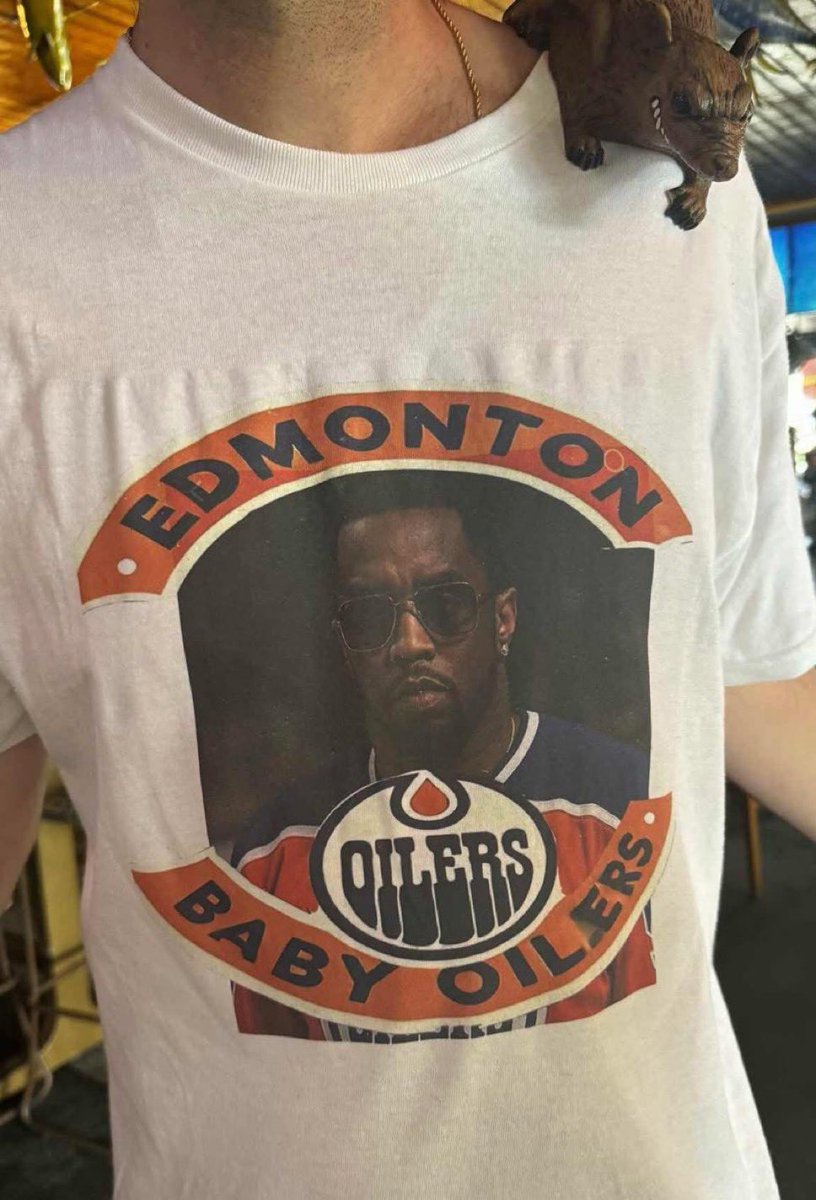 Rigsy47's tweet photo. @SaraElyse128 does @KiddChris need a new shirt? 🤔 https://t.co/32uwtQ1mVj