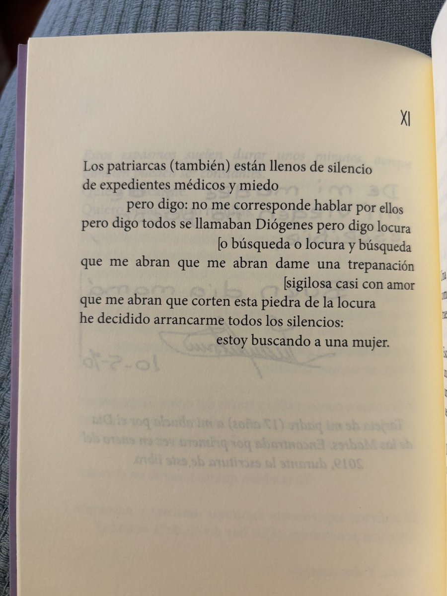 El bello poema de hoy es de <a href="/Filoloca_/">Sofía Crespo Madrid</a> tomado de su poemario “Ayes del destierro” (2021) publicado por <a href="/LiberoEditorial/">Libero * Editorial</a> #unpoemaaldía