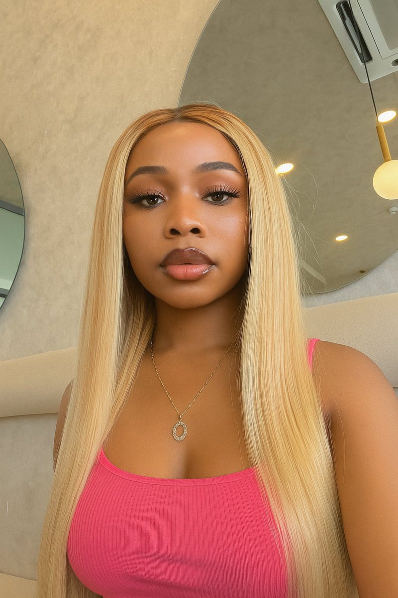 This one is putting carrot inside her toto. 🥴🙄