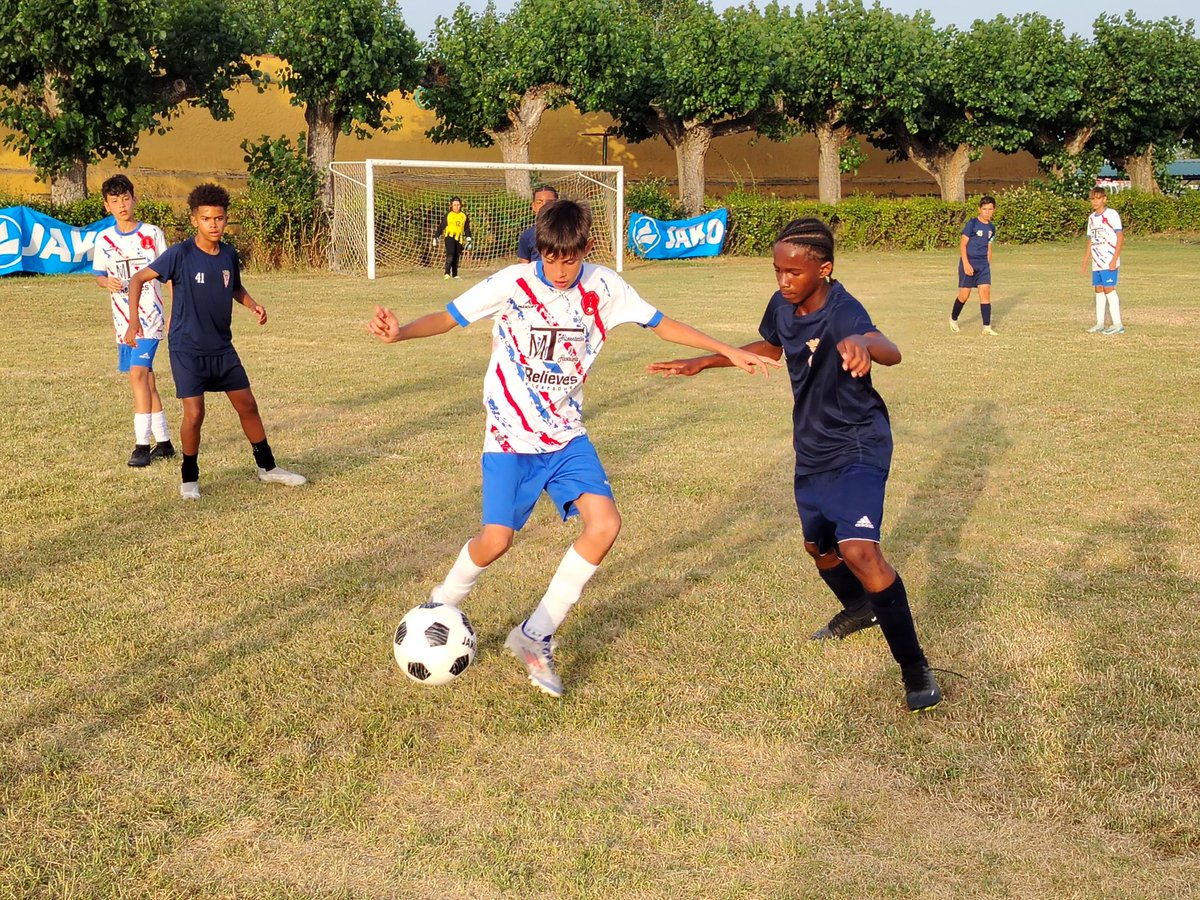 Ya tenemos finalistas después de unas grandes semifinales. Mañana a las 12:10:

Porto Salvo 5-0 San José Obrero

Ac.Cuqui Silvani 3-0 Hergar B

#VamosHergar #TodoAlRojo