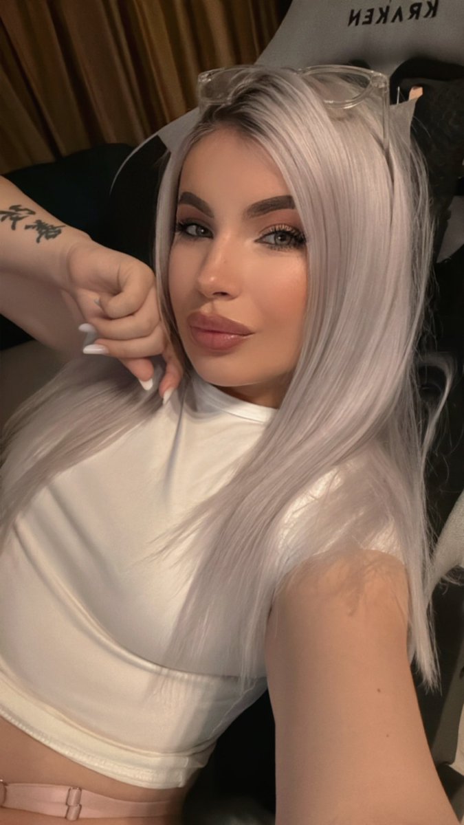 I’m live now on Chaturbate 💖💦 Come play with me 👉 chaturbate.com/amina_haze 💋 Let’s make tonight extra naughty 😘🔥 #chaturbate #camgirl #nsfw