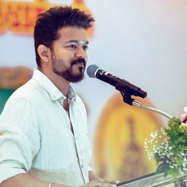 beingnerd_'s tweet image. Happiest birthday Vijay na🥰 from cinema to politics, thank you for always inspiring me to be better and work hard towards bigger dreams❤️🫂 #HBDThalapathyVijay