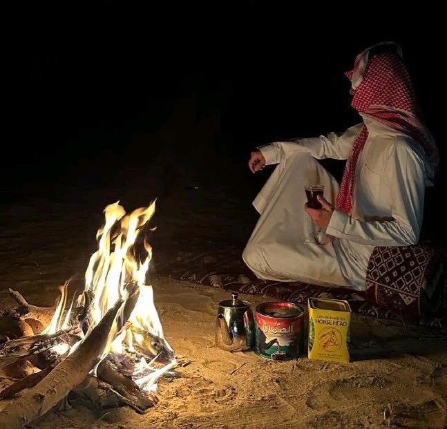 •*
*
شي غريب !
كيف أنا أحس بحضوري ..!
وأنت عن عيني ... تغيب !
وين أكون !؟
وكيف أكون !؟
وأنا في يد الظنون ..!
خابرك مثلي 
تخاف البعد .. هذا !
خابرك مثلي حنون ..
بس مو مثلي .. حبيب !
حِس في رعشة خفوقي ..!
في مراراتي .. وشوقي ..
حِس في دمعة تهاوت ..
من تعب عيني ... وموقي !
——————💔