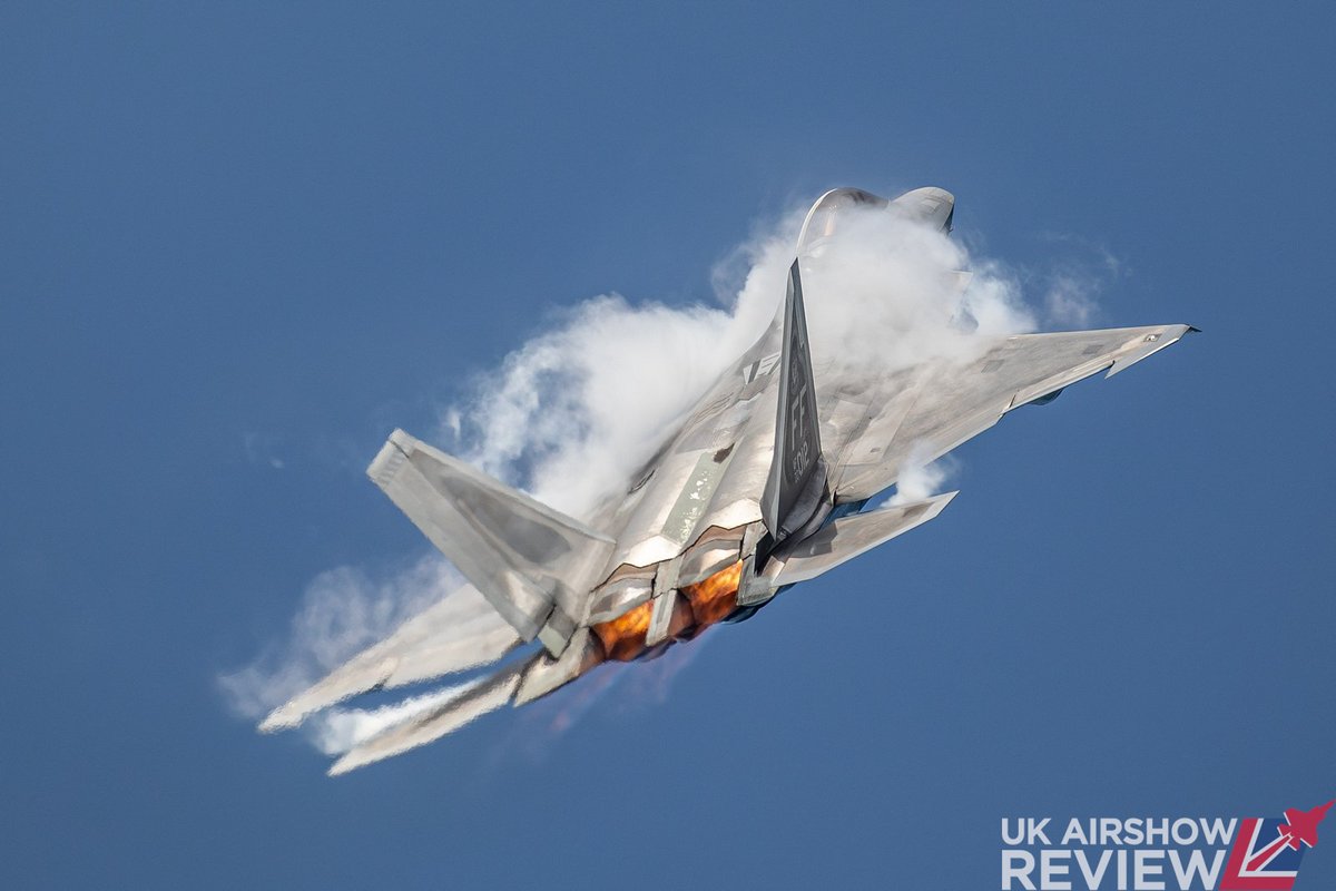 In our second review tonight, <a href="/iangarfield/">Ian Garfield</a> travelled to Miami to cover the Hyundair <a href="/AirAndSeaShow/">Hyundai Air & Sea Show</a> in "Miami Thrice"

airshows.co.uk/reports/overse…