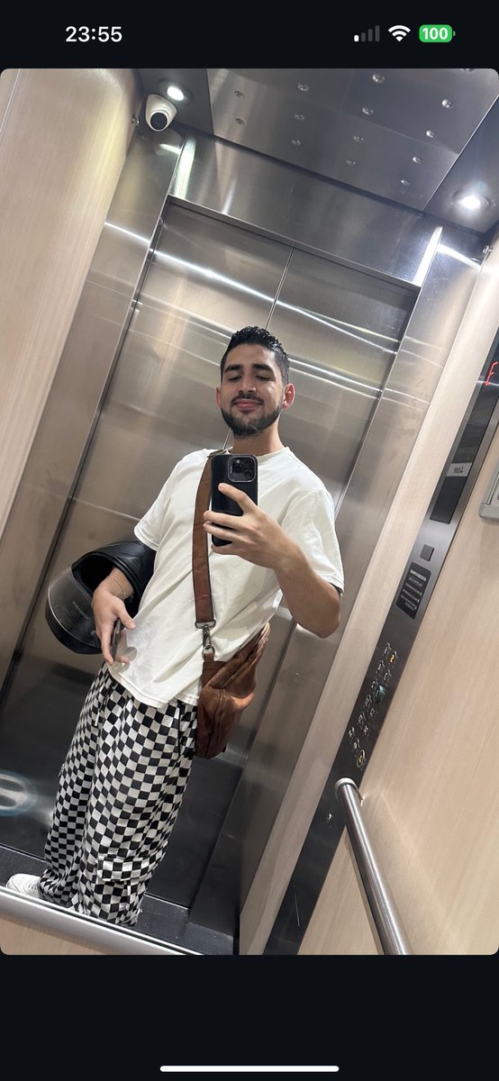 Benjamin1523522's tweet photo. @fermaxwellx 🇫🇷🏳️‍🌈 https://t.co/jka1rSdGmX