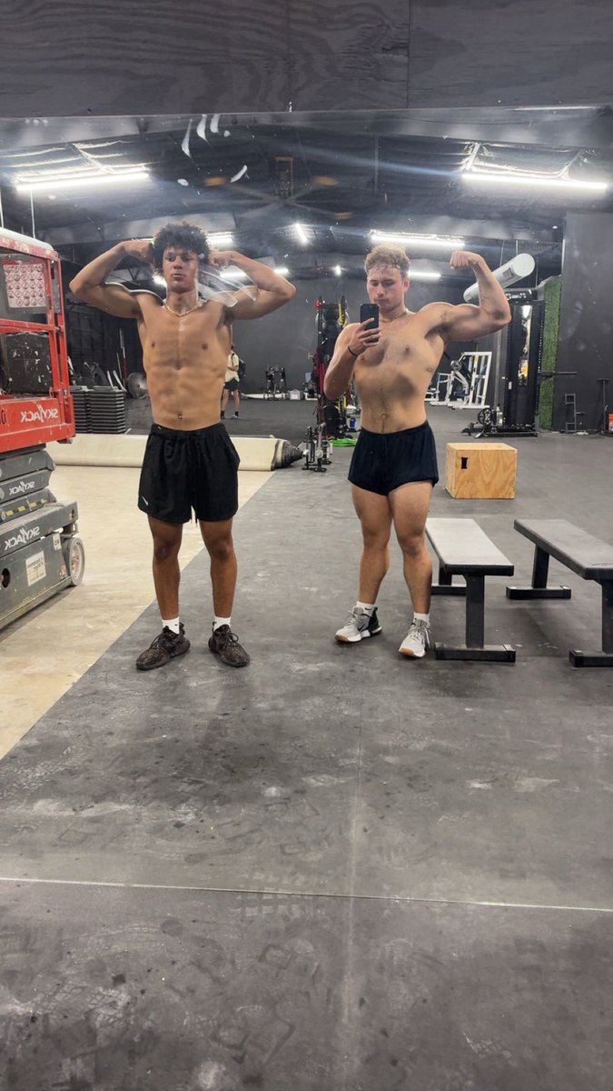 Wynter smith (@iwyntersmith) on Twitter photo Getting season ready with <a href="/jorgitoserna/">jorge serna</a> and <a href="/chief_vii/">Ramon Richards</a> !!
Weight: 195lbs
Height: 6’2
Bench: 255 lbs
Squat: 400 lbs
2027/QB
<a href="/Coach_Lewis/">Jon Lewis</a> <a href="/SaBrandeis/">Broncos Country 🐎</a> <a href="/BDammone/">Along The Wire</a> Getting season ready with <a href="/jorgitoserna/">jorge serna</a> and <a href="/chief_vii/">Ramon Richards</a> !!
Weight: 195lbs
Height: 6’2
Bench: 255 lbs
Squat: 400 lbs
2027/QB
<a href="/Coach_Lewis/">Jon Lewis</a> <a href="/SaBrandeis/">Broncos Country 🐎</a> <a href="/BDammone/">Along The Wire</a>
