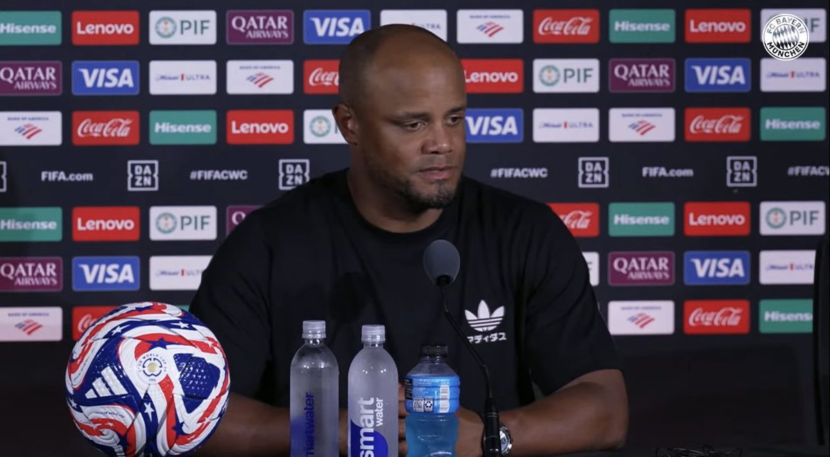 futebol_info's tweet photo. “O Flamengo é um time de elite. Eles têm uma mistura fantástica entre intensidade na pressão e também um forte bloco defensivo mais baixo quando precisam. Eles têm jogadores fantásticos como o Danilo, que eu conheço bem, joguei com ele. A experiência, a capacidade de controlar a posse… É um time de elite.”

🎙️ Kompany, técnico do Bayern.
📸 Gilvan de Souza/CRF | Reprodução/Bayern