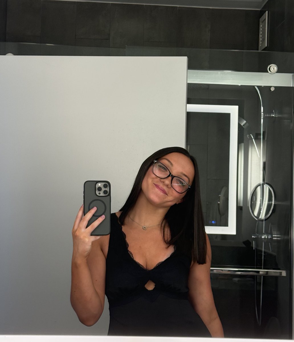 Heading to <a href="/IWCwrestling/">IWC Wrestling</a> to make my debut appearance and become the NEW IWC Women’s champion! 

See yah there BFFs or catch it on <a href="/Triller_TV/">TrillerTV</a> tonight at 7 pm est 🖤