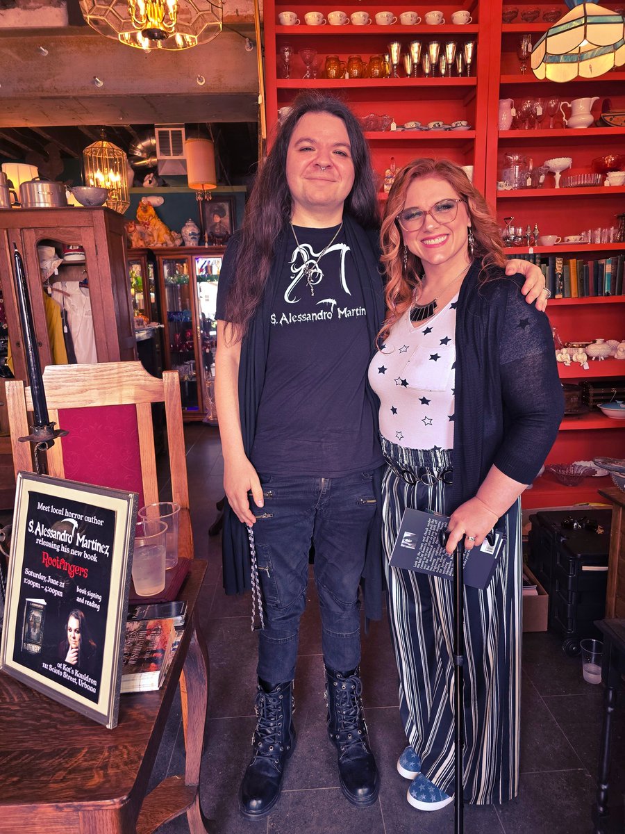 When two authors meet… I had the best time today connecting with my new neighbor, a brilliant horror writer! 🖤👹👻
<a href="/The_Morda_Shin/">S. Alessandro Martinez</a>
#WriteOn #AuthorsOfTwitter #AuthorSupport