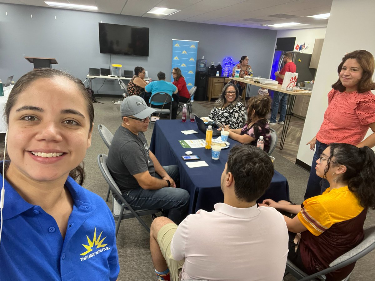 jsotoliberty's tweet image. Our great engagement director Yahaira in our office today for National Day of Action with over a dozen of our activists calling voters in #AZ06 about making the Tax Cuts and Jobs Act permanent and @RepCiscomani doing his part for fiscal prosperity.
#Belibre @LIBREArizona…