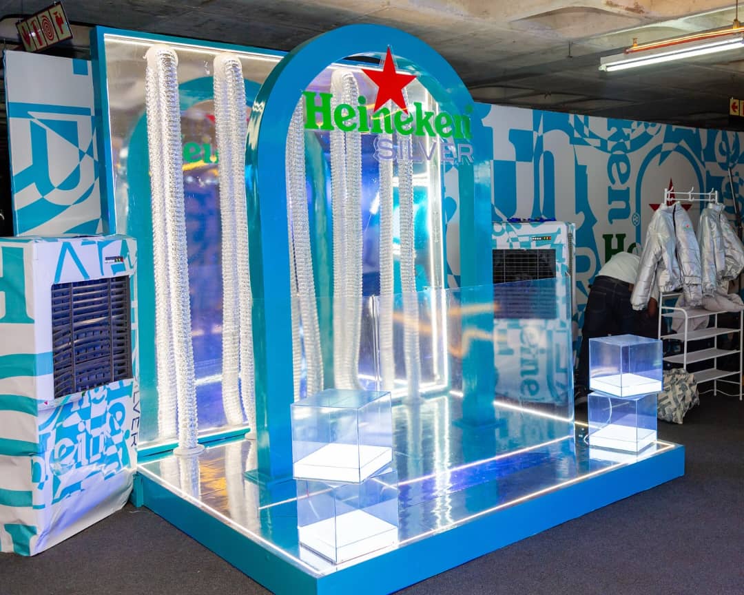 KingPablotz's tweet image. Kinahappen Mlimani City basement muda huu 🔥

Tupo LIVE na Heineken Silver, tunakiwasha  💥

Waliopata invite wanajua kinachoendelea...

Kama bado hujaona kelele zetu, basi either uko offline au hukuitwa 😅

#SuprisinglySmooth #SmoothExperience