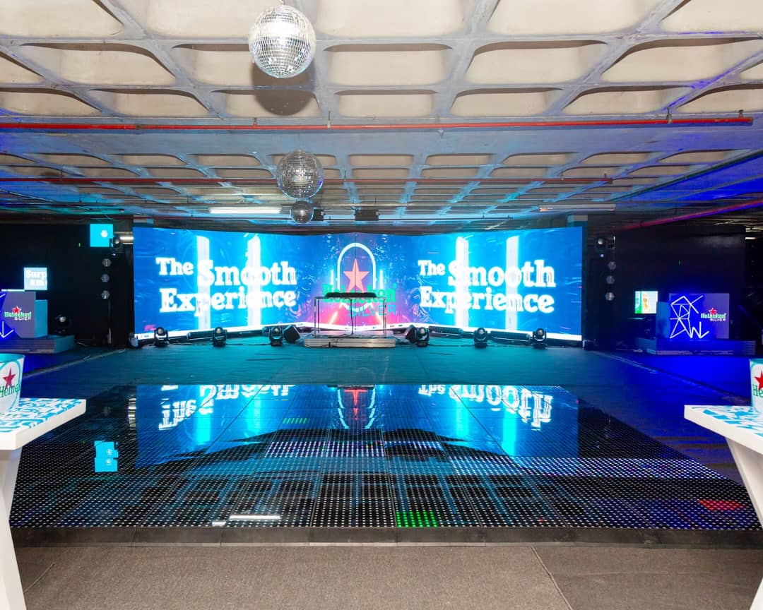 KingPablotz's tweet image. Kinahappen Mlimani City basement muda huu 🔥

Tupo LIVE na Heineken Silver, tunakiwasha  💥

Waliopata invite wanajua kinachoendelea...

Kama bado hujaona kelele zetu, basi either uko offline au hukuitwa 😅

#SuprisinglySmooth #SmoothExperience