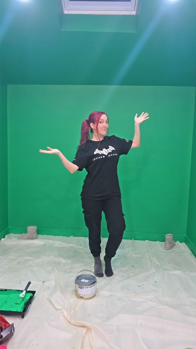 TigressX π EGX (@tigress_x) on Twitter photo Painting is this heat has been HELL... but I managed to get my green screen walls done!!! π
 Painting is this heat has been HELL... but I managed to get my green screen walls done!!! π