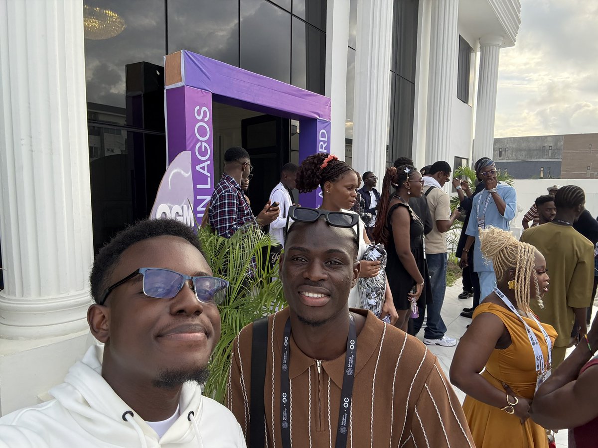 paulchristain__'s tweet image. Can’t say enough about @0G_labs, what a mind-blowing event! #0GLIL25
Had the pleasure of meeting @ghcryptoguy, @thatyungboi79, and @OxJoshyy in person.
Also connected with builders like @Deserialize_ Founder @demitchy_, among others.
Gained deeper insights into Decentralized…