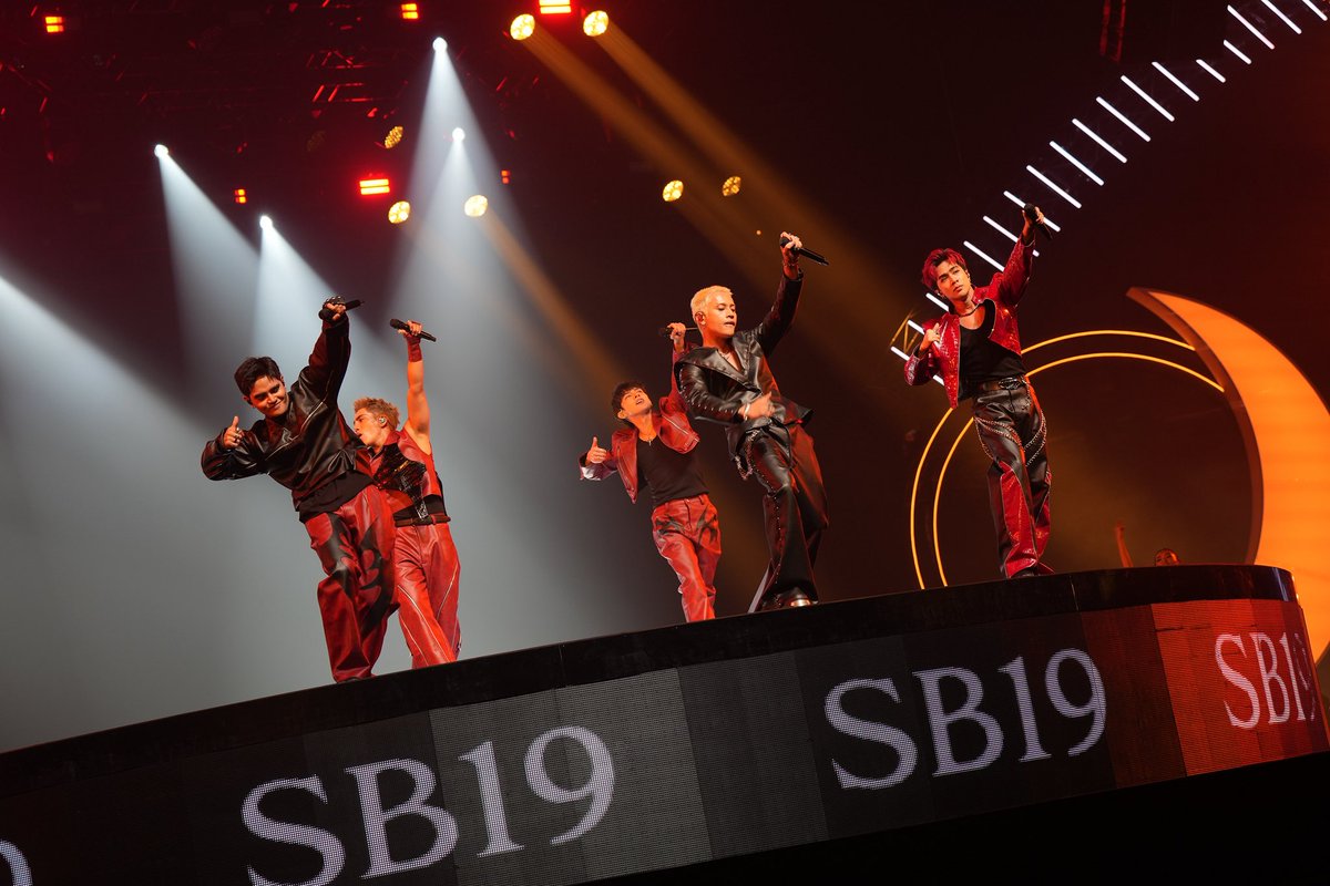 whochen's tweet image. 鵝子讓我好驕傲！
#SB19atHitoPop2025 
So proud of you.
✊✊✊