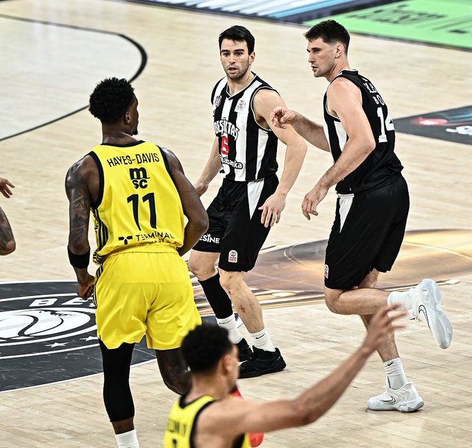 🏀 Beşiktaş 98-77 Fenerbahçe (Maç Sonucu)

Beşiktaş seride durumu 2-1'e getirdi.