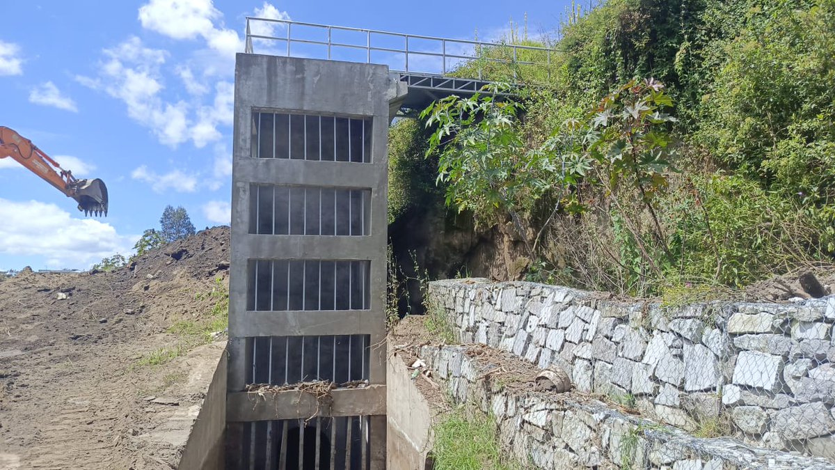 Se culminó la limpieza en las infraestructuras en nuestra Quebrada Carretas. Buen trabajo <a href="/aguadequito/">Epmaps - Agua de Quito</a>