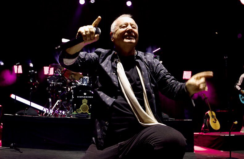 Curt Baran captured @SimpleMinds penultimate show last night as they crushed it on the lakefront at HBP. See his gallery and read Jeff Elbel’s interview with their legendary co-founder and vocalist Jim Kerr. illinoisentertainer.com/2025/06/hello-…